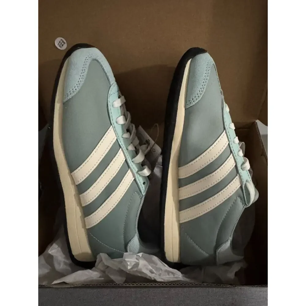 New in Box Adidas Runvista Women’s Sage Green Cream, Cloudfoam comfort #254